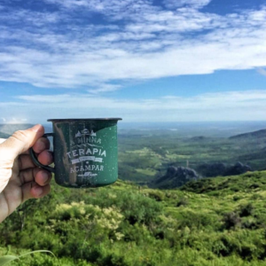 Caneca de alumínio Guepardo esmaltada ideal para manter líquidos quentes e gelados com capacidade para 240ml Verde