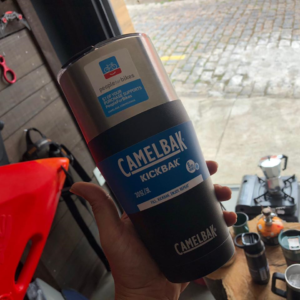 Caneca de aço inoxidável CamelBak Kickbak de 900ml